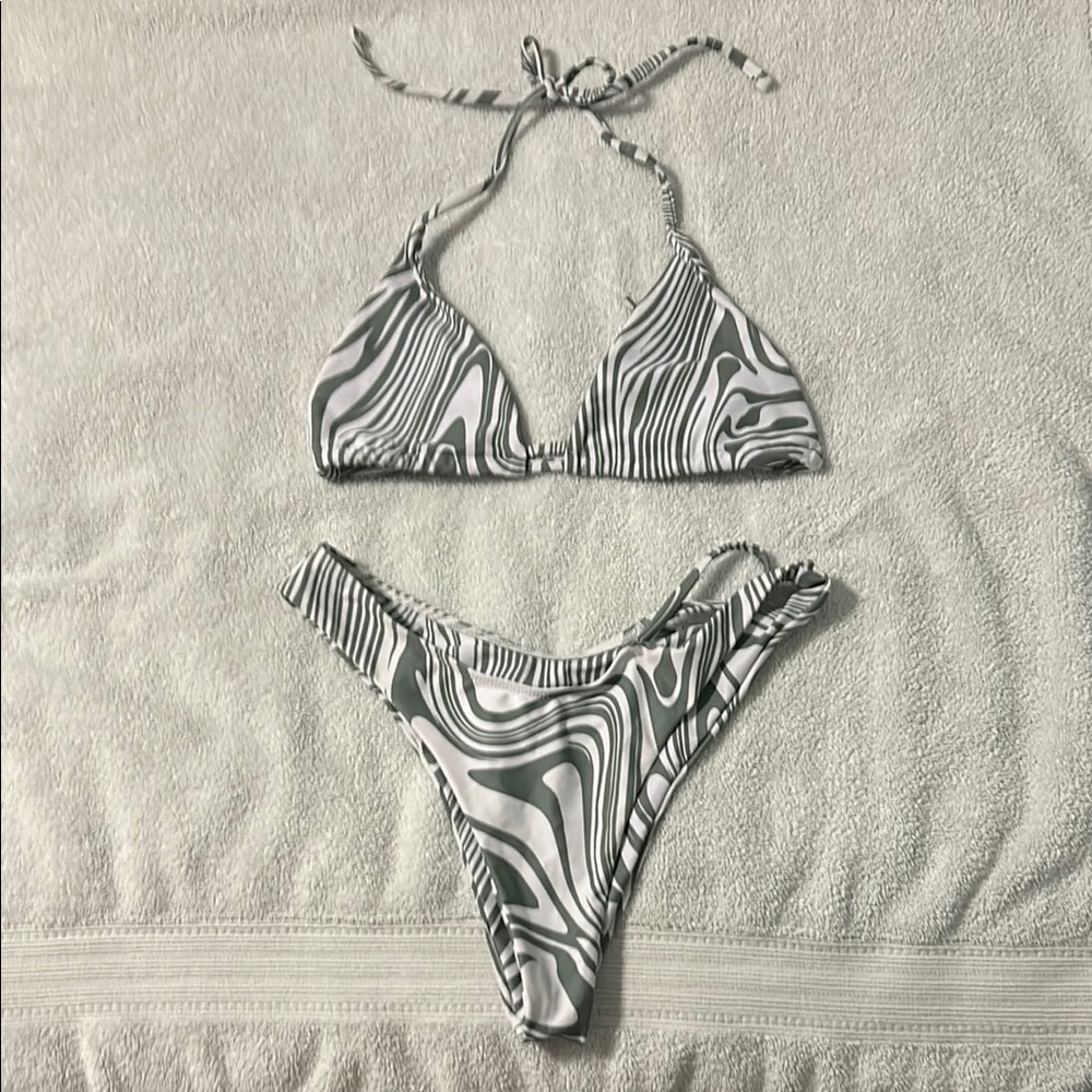 Chic Swirl Pattern Bikini Set
